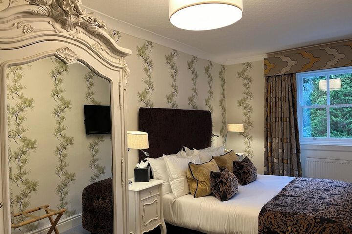 Room 27 of 61