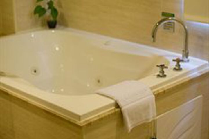 Hot Tub 34 of 41