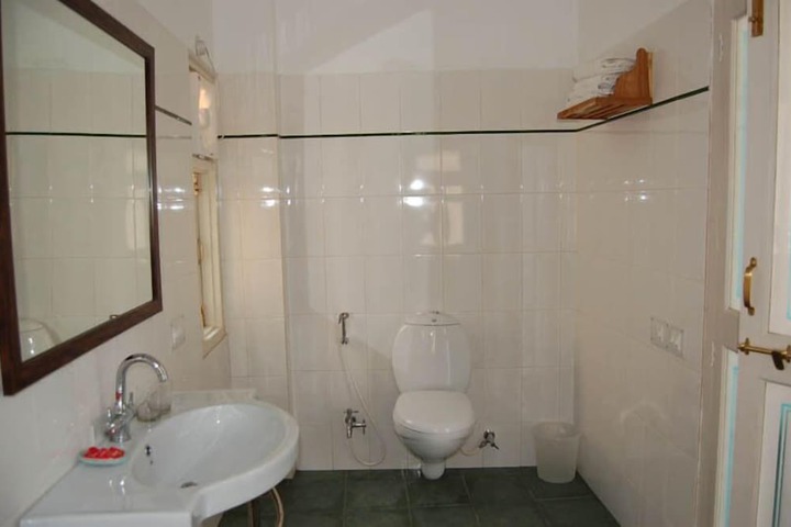 Room 12 of 20