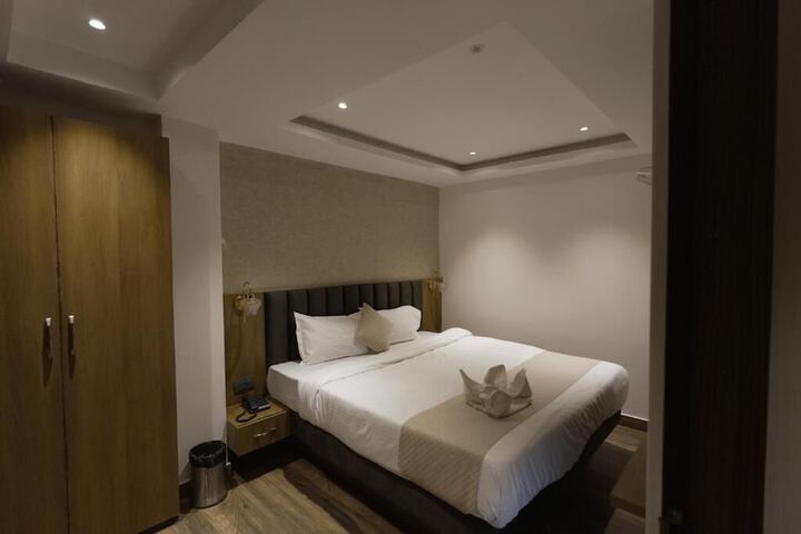 Room 19 of 32
