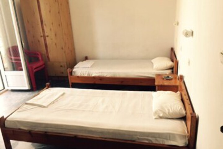 Room 8 of 13