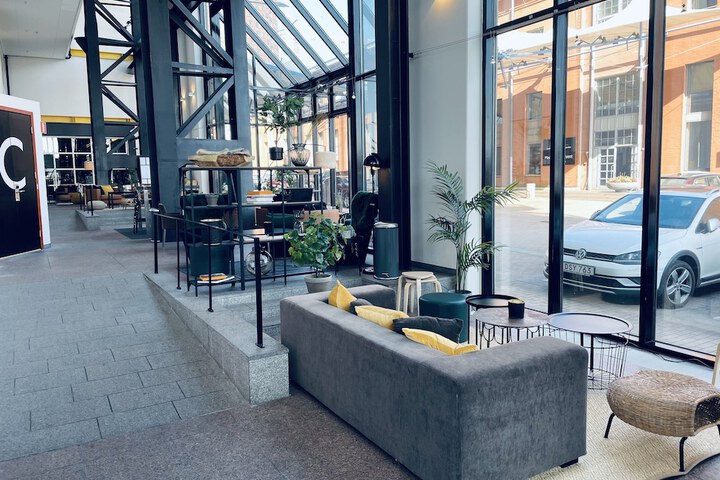 Entrance & Lobby