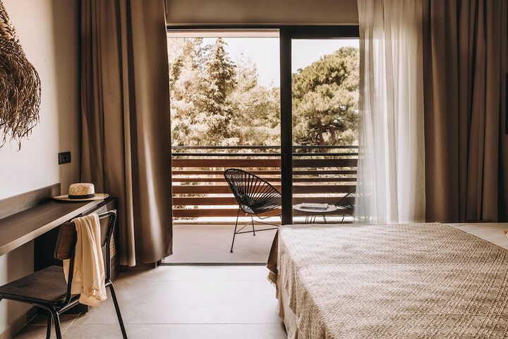 Room 45 of 221