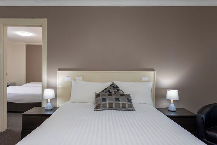 Room 4 of 65