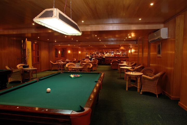 Lounge 80 of 93
