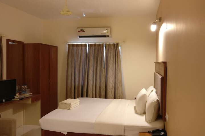 Room 4 of 64