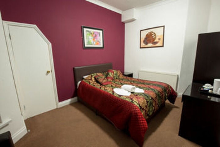 Room 13 of 34