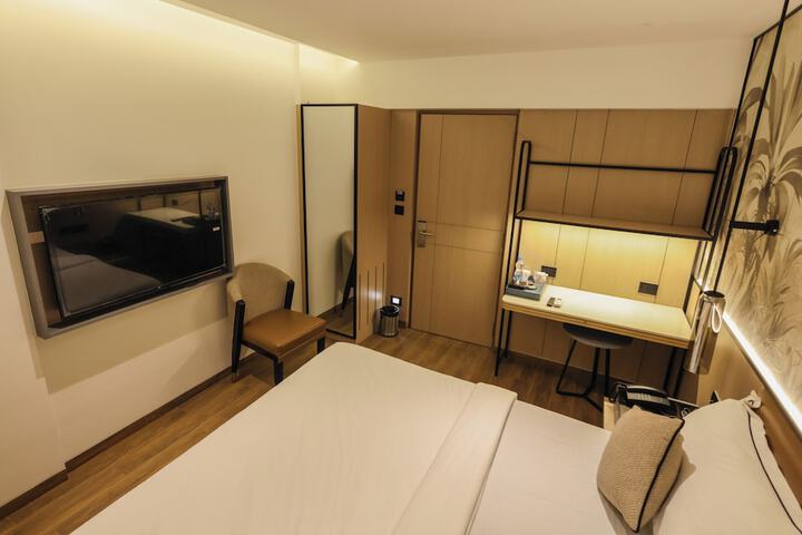 Room 15 of 44