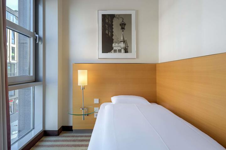 Room 19 of 65