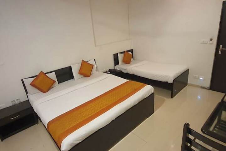 Room 8 of 33