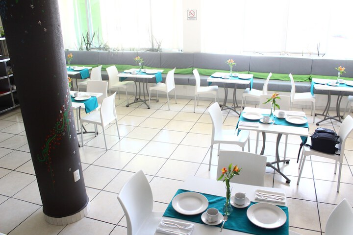 Dining 38 of 50