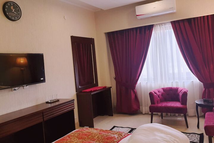 Room 11 of 36