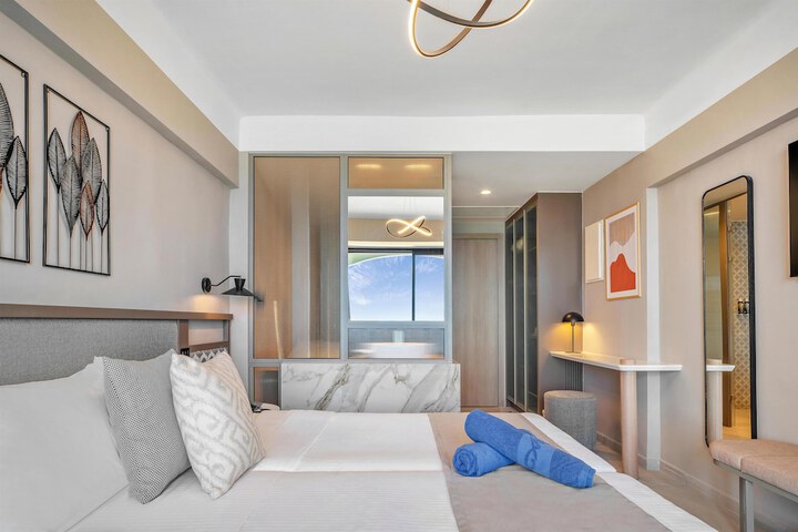 Room 44 of 190