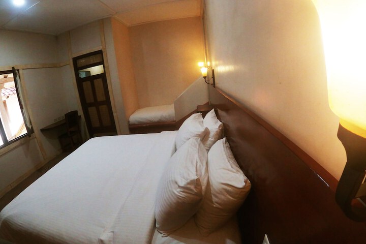 Room 28 of 99