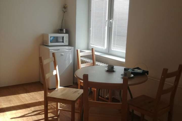 Room 8 of 18