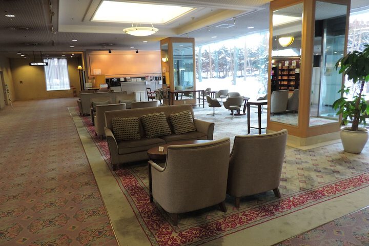 Lounge 103 of 116