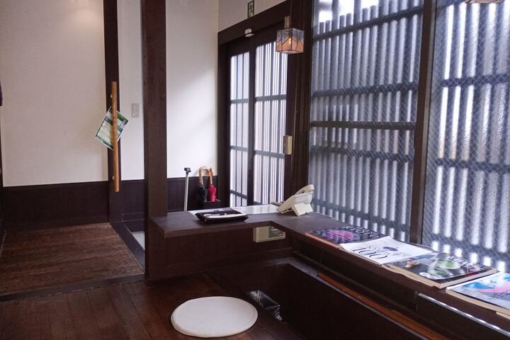 Room 9 of 15