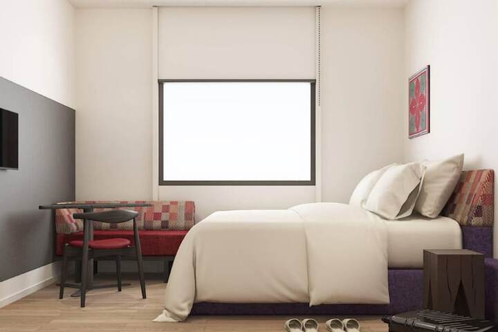 Room 4 of 9