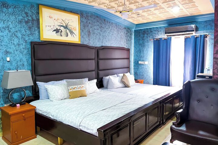 Room 3 of 9