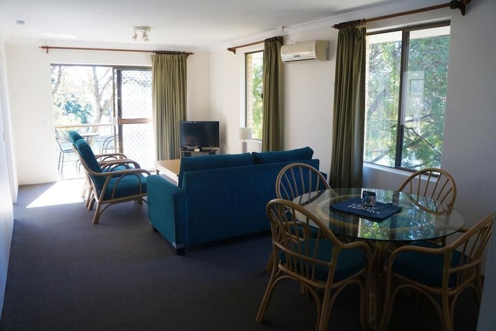 Room 5 of 11