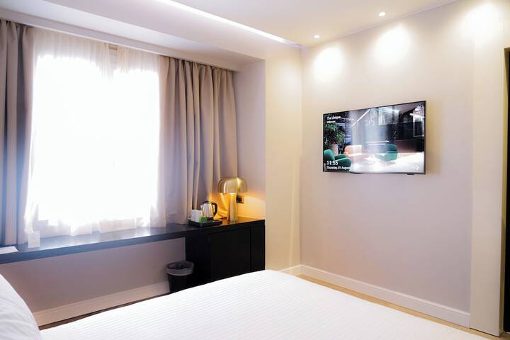 Room 26 of 85