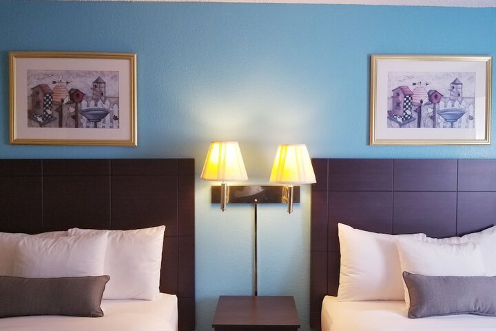 2 Double Beds (4 of 7)