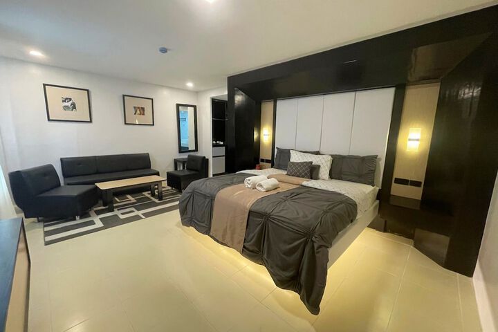 Room 6 of 38