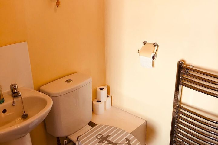 Room 7 of 9