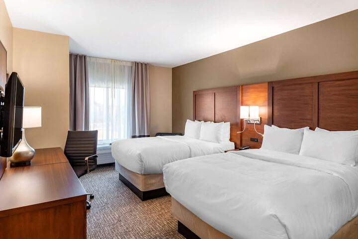 2 Queen Beds (9 of 13)