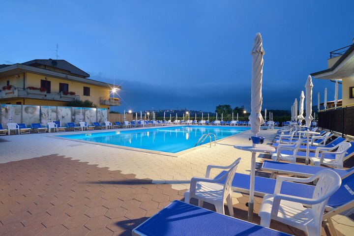 Pool 38 of 64