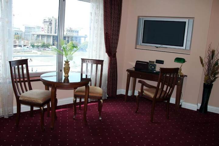 Room 29 of 84