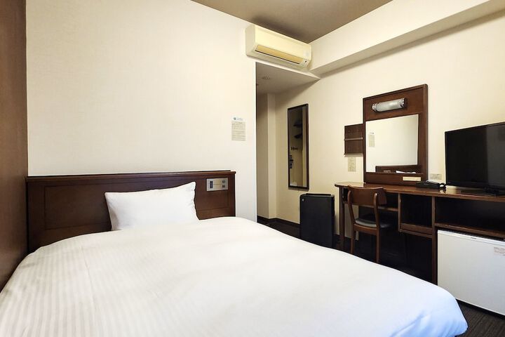 Room 8 of 28