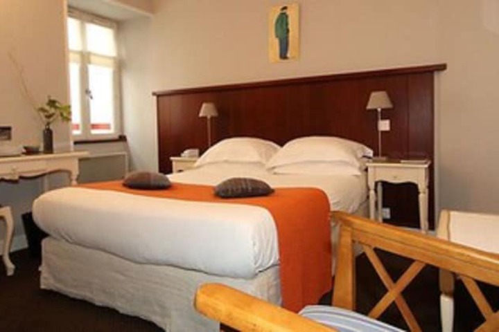 Room 4 of 28