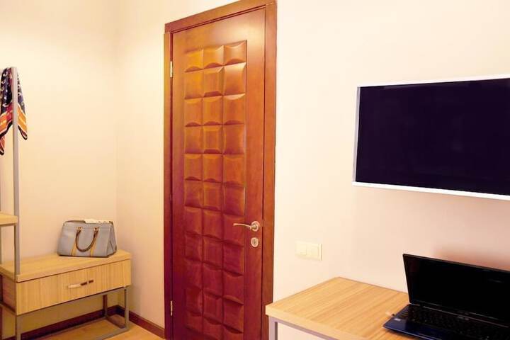 Room 8 of 36
