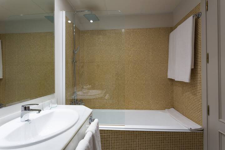 Room 18 of 46