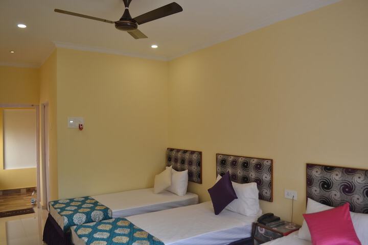 Room 16 of 90