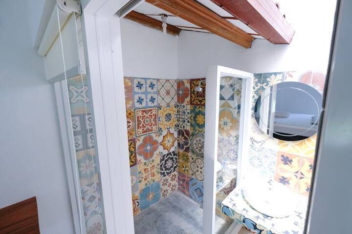 Room 10 of 11