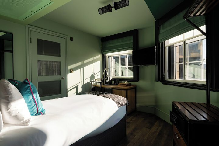 Room 15 of 69