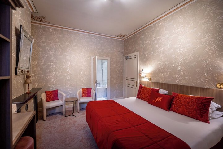 Room 32 of 128