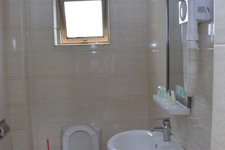 Room 16 of 27