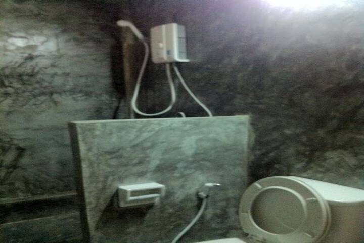 Room 16 of 34