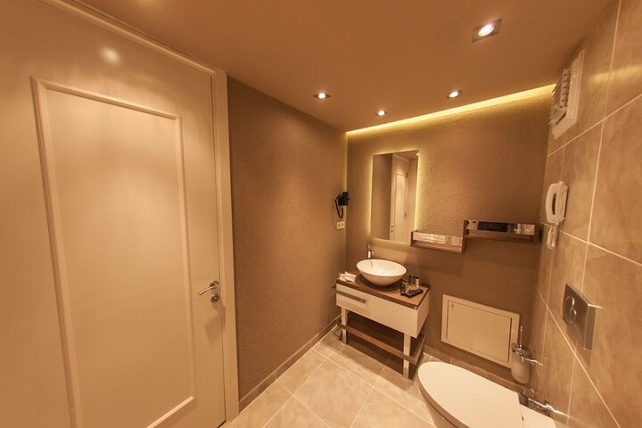 Room 35 of 46