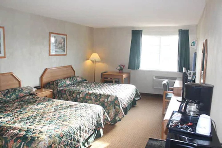 Room 5 of 16