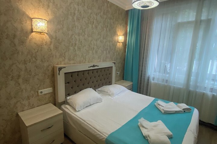 Room 18 of 104