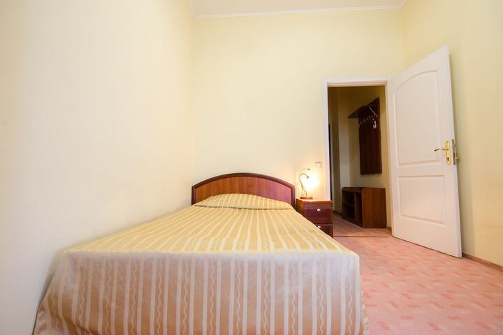 Room 8 of 60