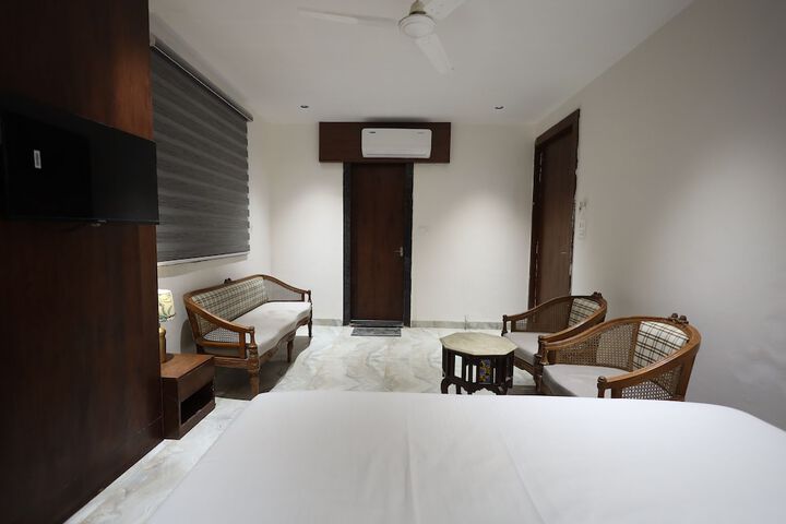 Room 25 of 43