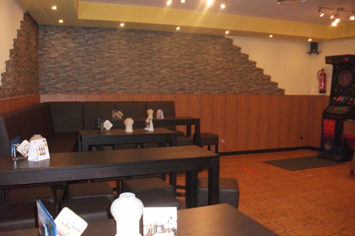Lounge 34 of 38