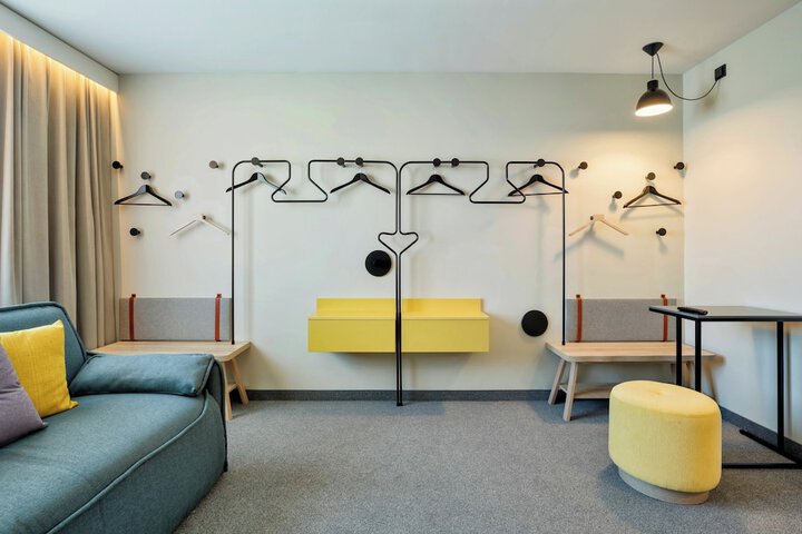 Room 17 of 106