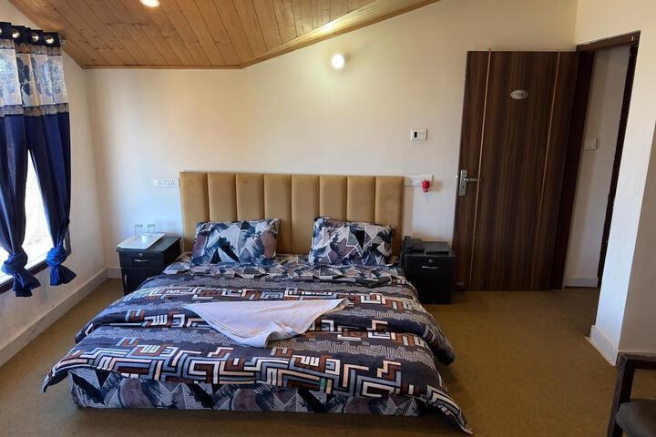 Room 11 of 18