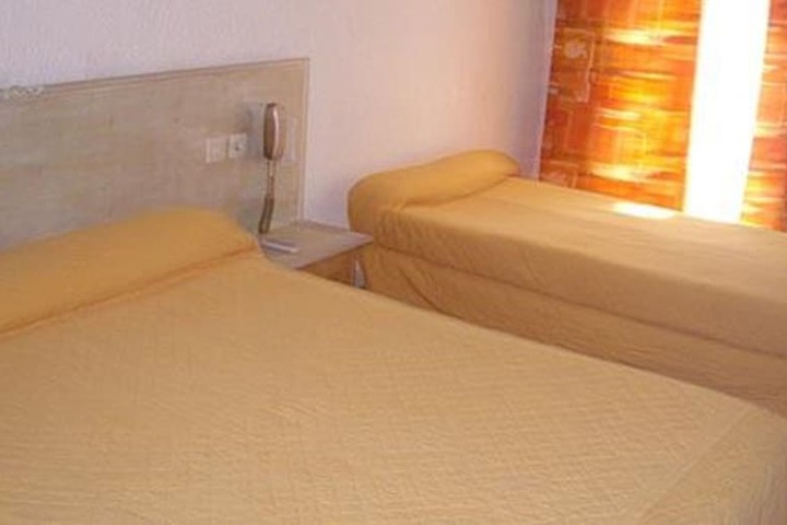 Room 5 of 11